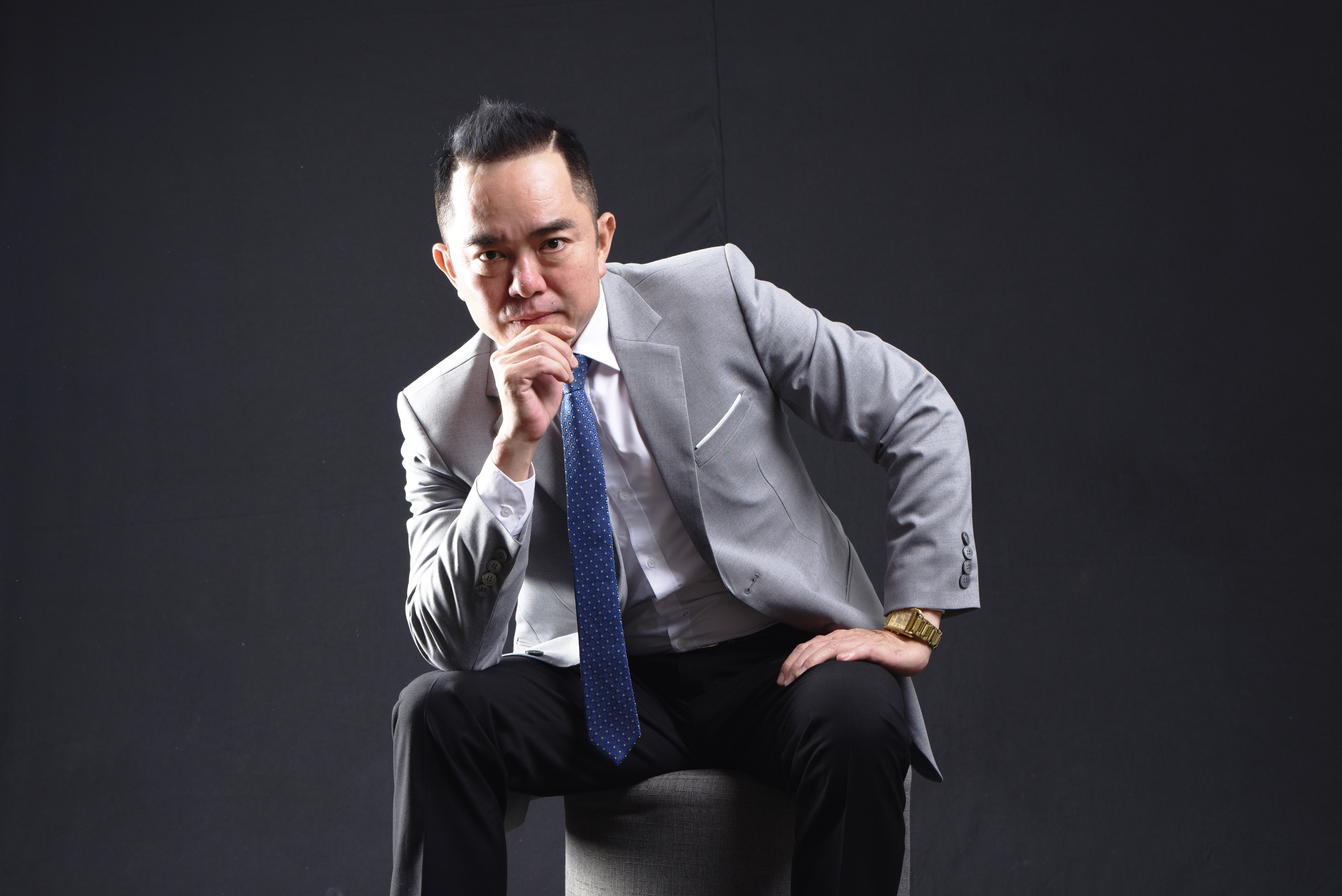 Chân dung Dr. How